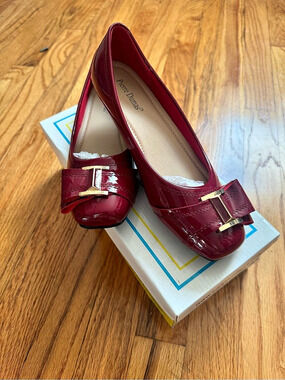 Pierre Dumas Morrie Patent Bow Flats in Burgundy US 7.5
